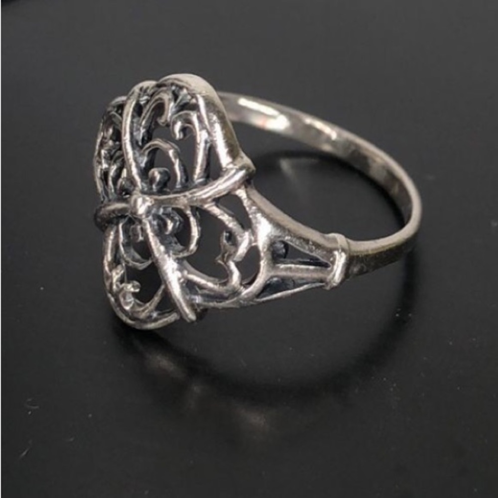 Tarnished floral abstract silver ring size 6.25 - Picture 3 of 7